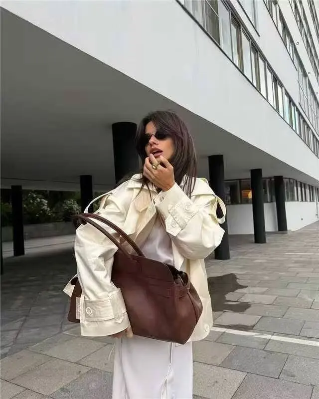 2025年秋 ターンダウンカラー ダブルブレスト 長袖 純白 ショートジャケット レディース レトロ ストリートスタイル トレンチコート