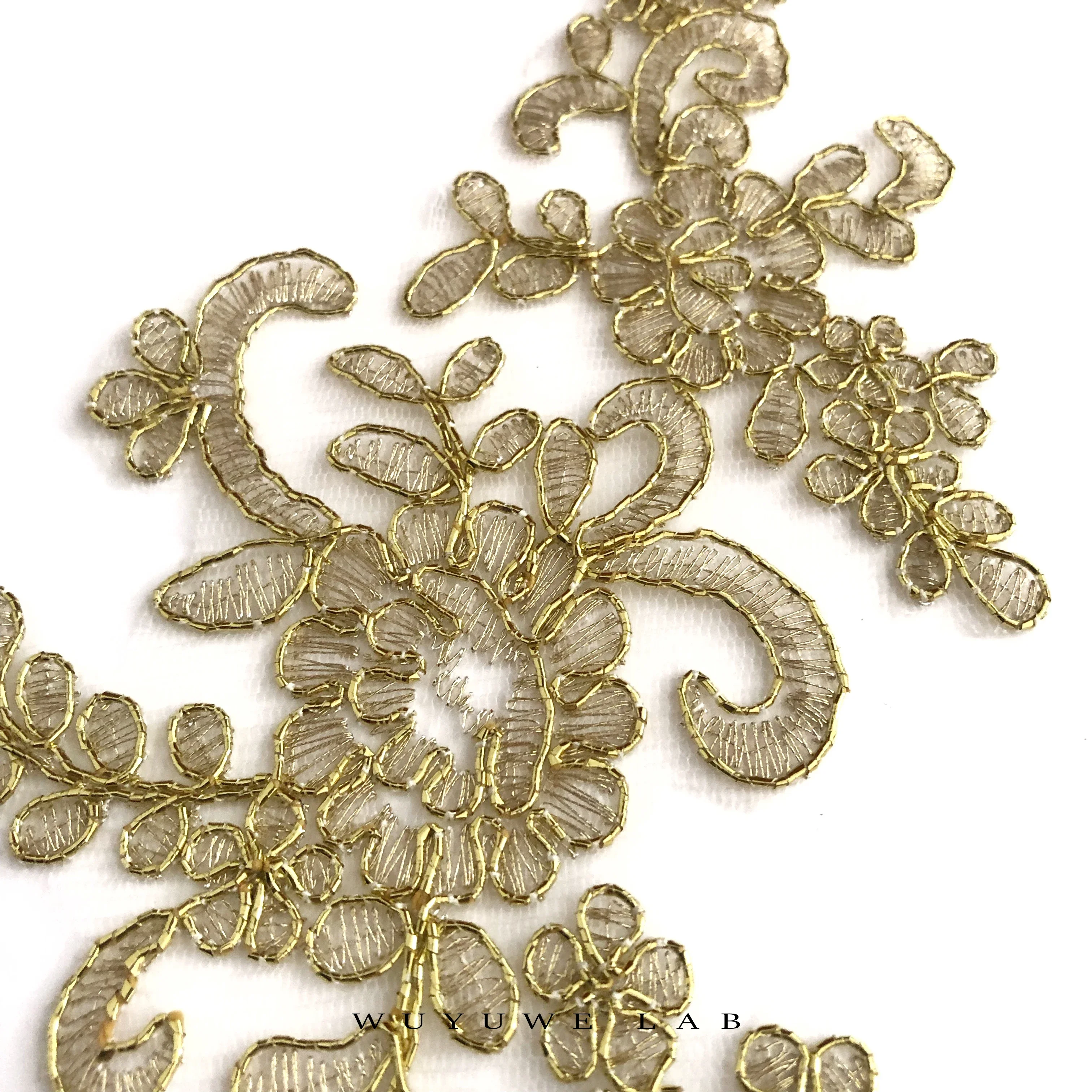 2 specchio Accoppiamenti Oro Fiore Floreale Con Paillettes Tessuto di Pizzo Applique Decorazione di Cucito FAI DA TE Materiale per la Signora Abito