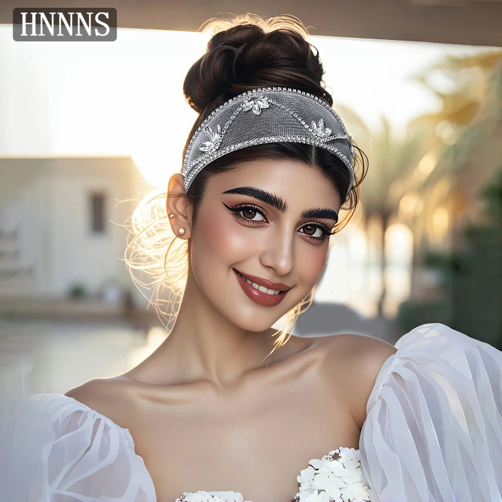 TOPQUEEN اليدوية الدانتيل مخرمة الأبيض حجر الراين غطاء الرأس الزفاف مناسبة لحفل الزفاف اليومي يؤرخ السيدة هيرباند YXA05