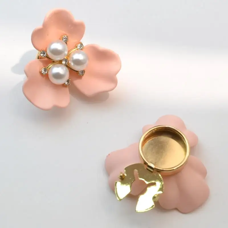 [YU]Three-petal Flower Pearl Cufflinks Rhinestone Embellished Clips Shirt Dress Two-in-One Seamless Installation