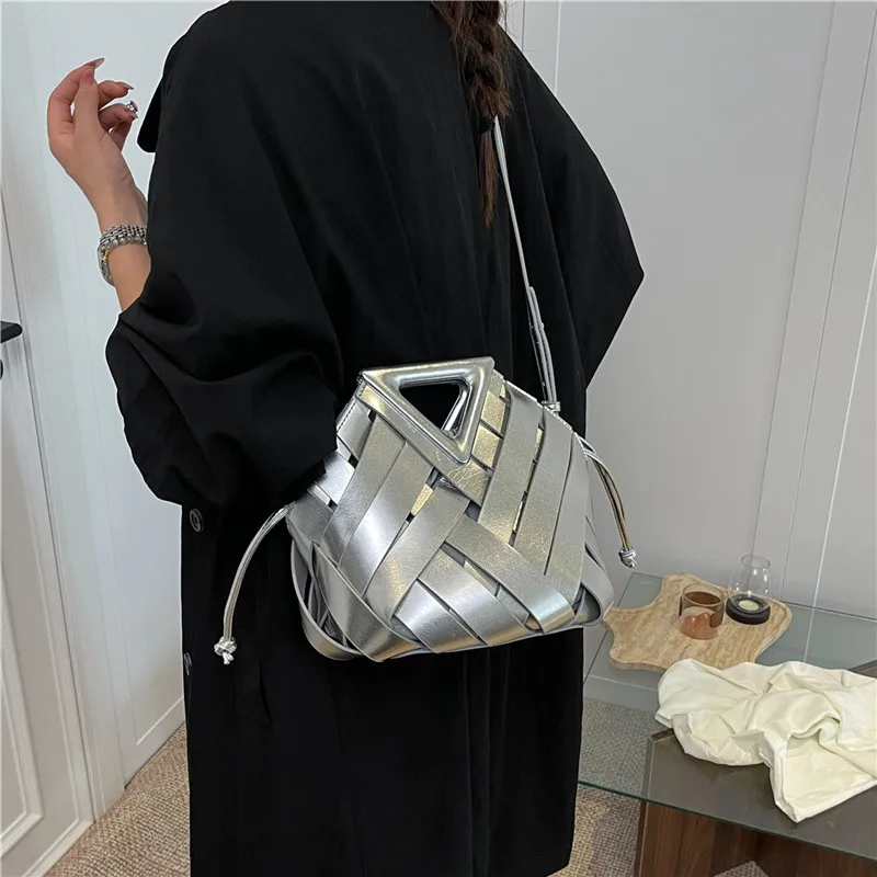 

Elegant Women Handheld Crossbody Bag with Zipper in Vibrant Colors Modern and Practical for Everyday Activities