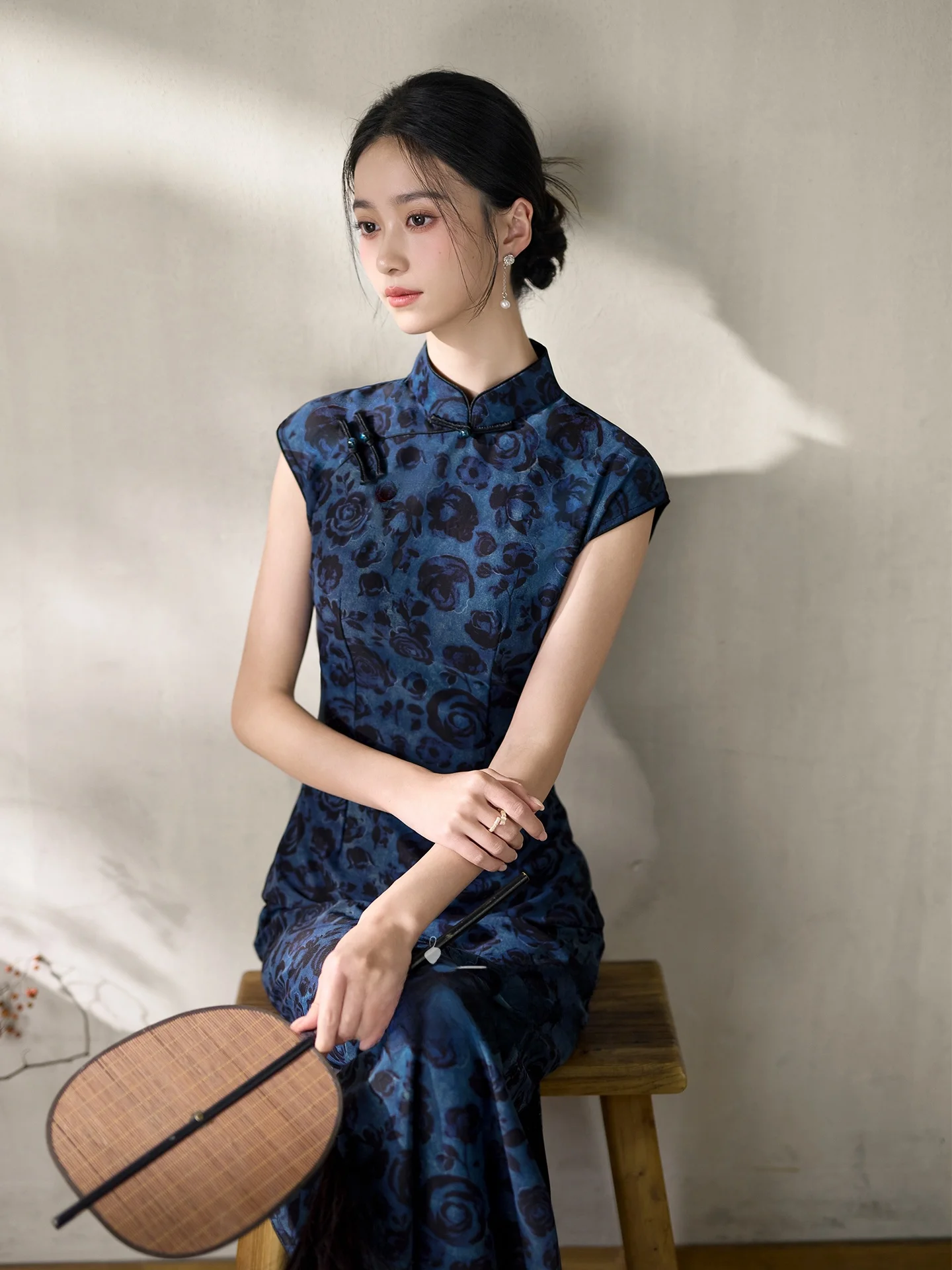 

Stunning Blue Young Lady Revised Chinese Sle Qipao Dr Retro Daily High-End Feeling Low Slit ort Sve Long Qipao