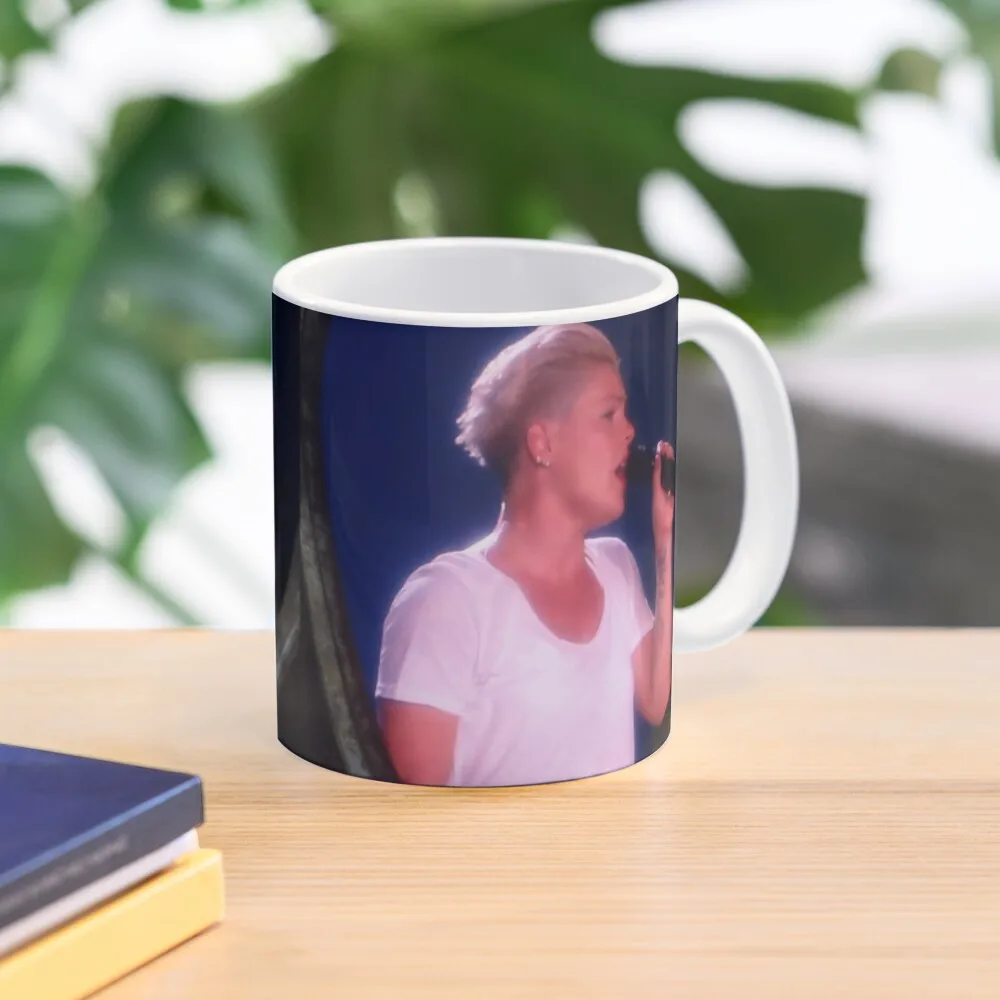 Pink Live In Concert Wembley Stadium  Mug Gifts Cup Picture Coffee Photo Printed Image Drinkware Design Simple Handle Round Tea