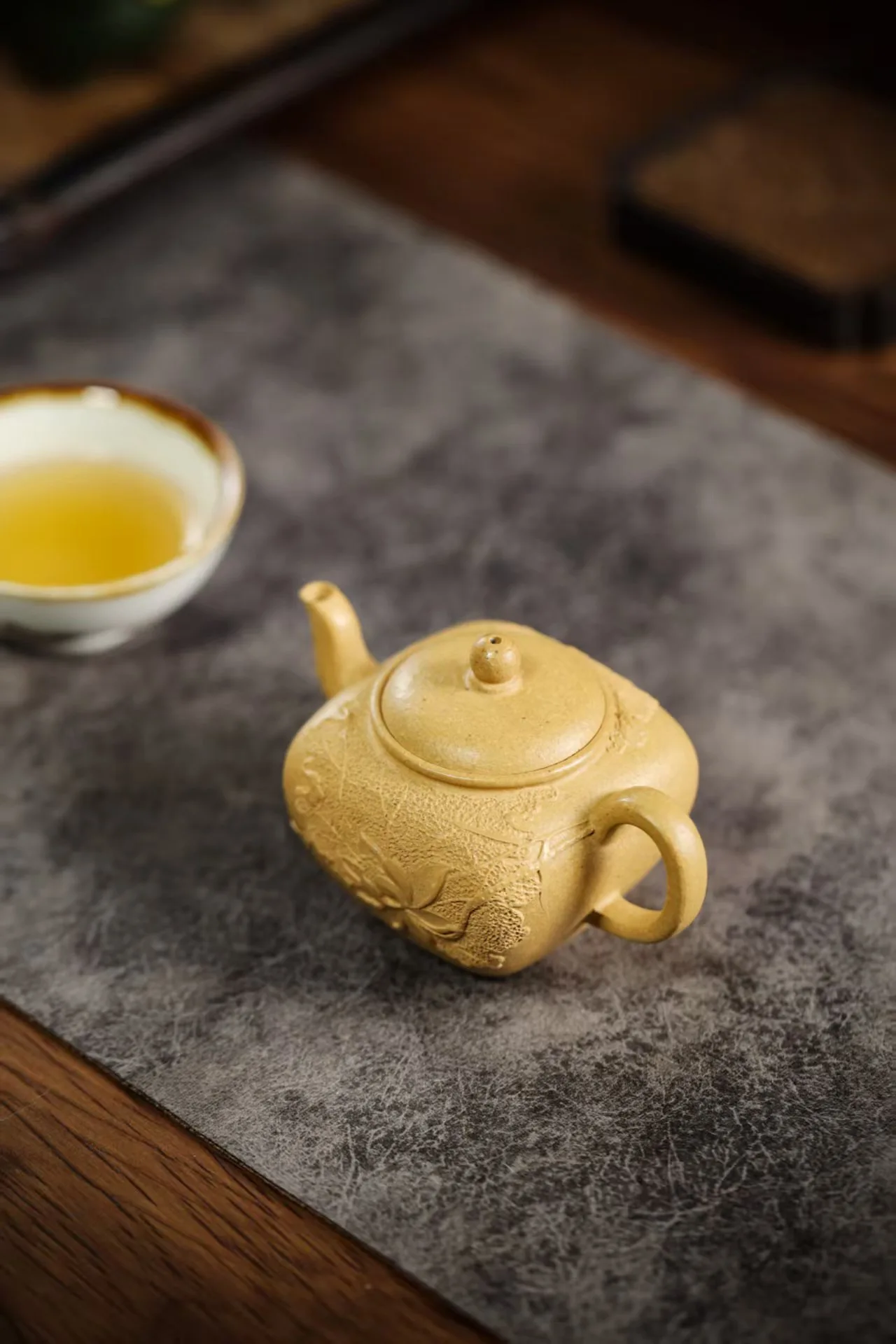 High Quality Real Yixing Jasaho Zisha Clay Teapot Charm of Square Sketch Pot Set
