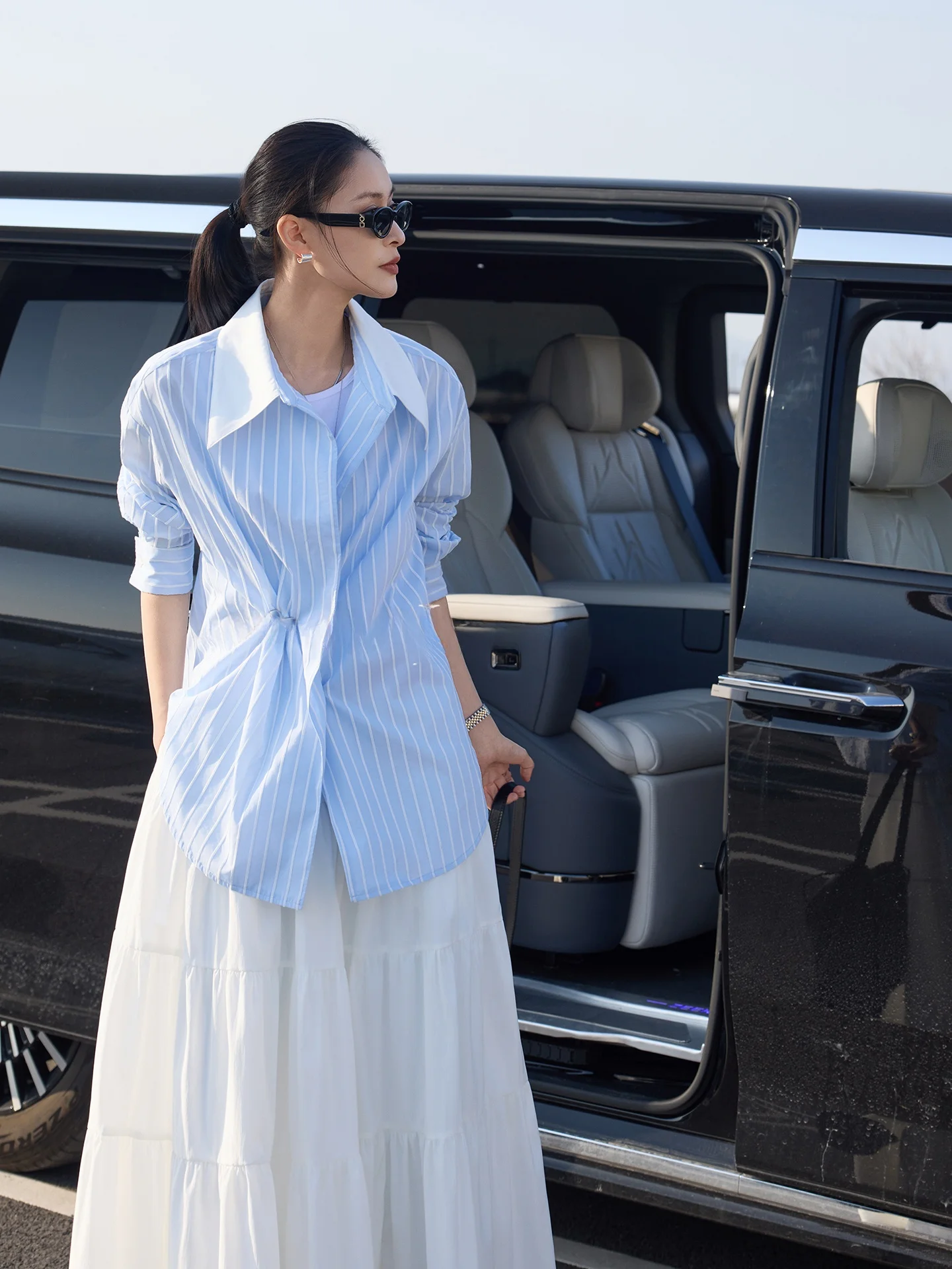 

Синяя повседневная полосатая рубашка женская свободного кроя, весенняя, модная, универсальная, JIEJI Zhang, на пуговицах, из смесового полиэстера и хлопка, с коротким рукавом S...