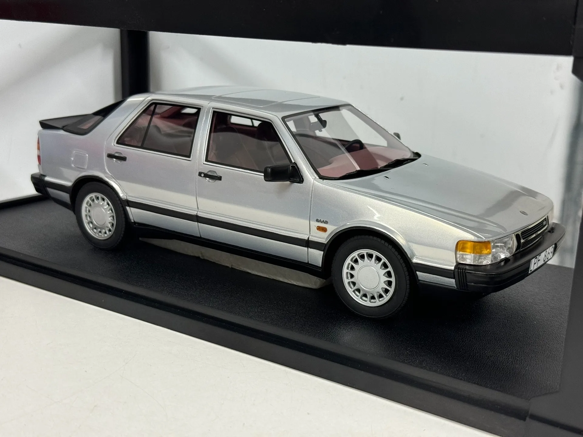 Diecast CULT scala 1/18 SBBA Saab modello di auto in resina giocattolo da collezione regalo souvenir display ornamento