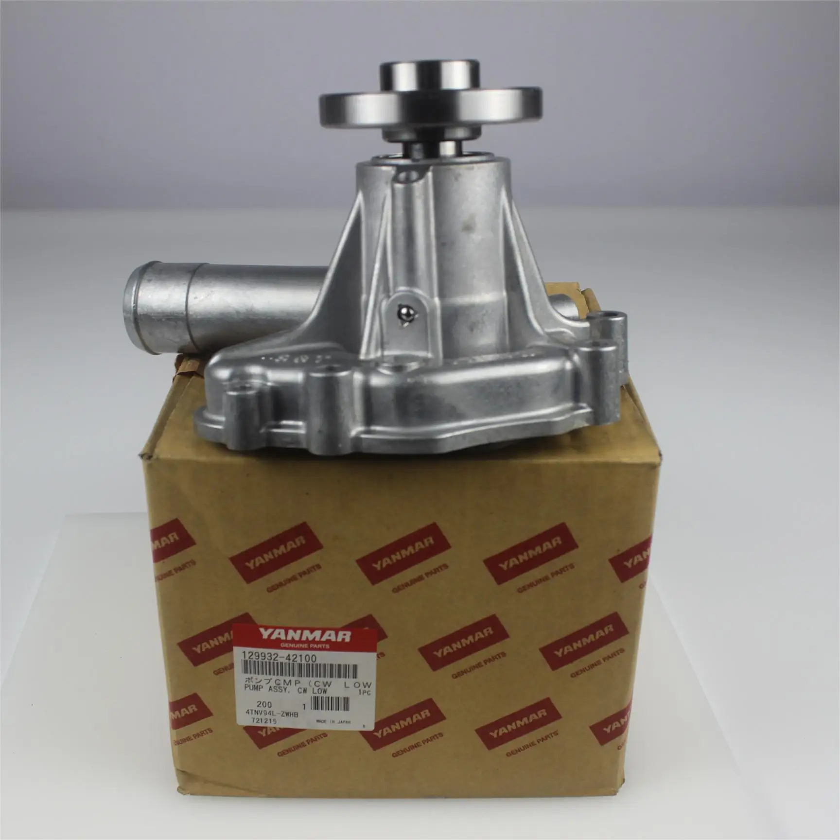 

Yanmar Engine Water Pump 4TNV94L-ZWHB Machinery Part 129932-42121