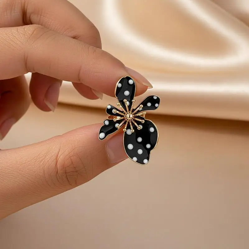 Women's Polka Dots Flower Ring High End Light Luxury Scratch Resistant Fashion Jewelry for Daily Wear Girlfriend Gift