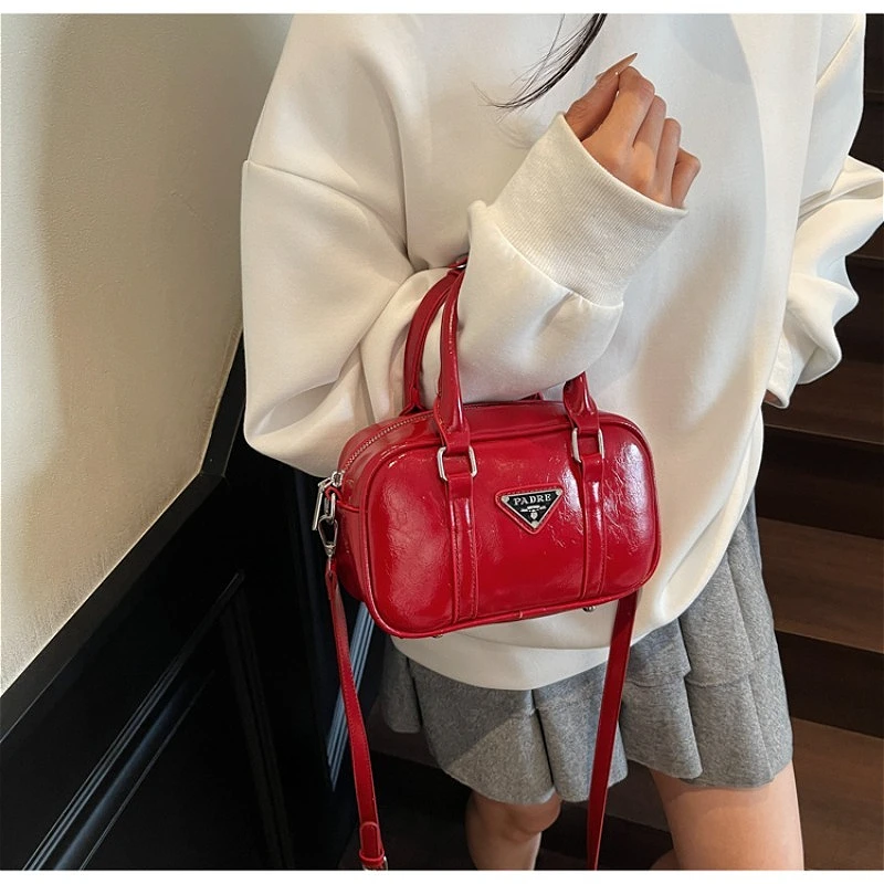 

Stylish Bag for Women, Light Luxury Brand Portable Shoulder Bag with Niche Design and Versatile Functions