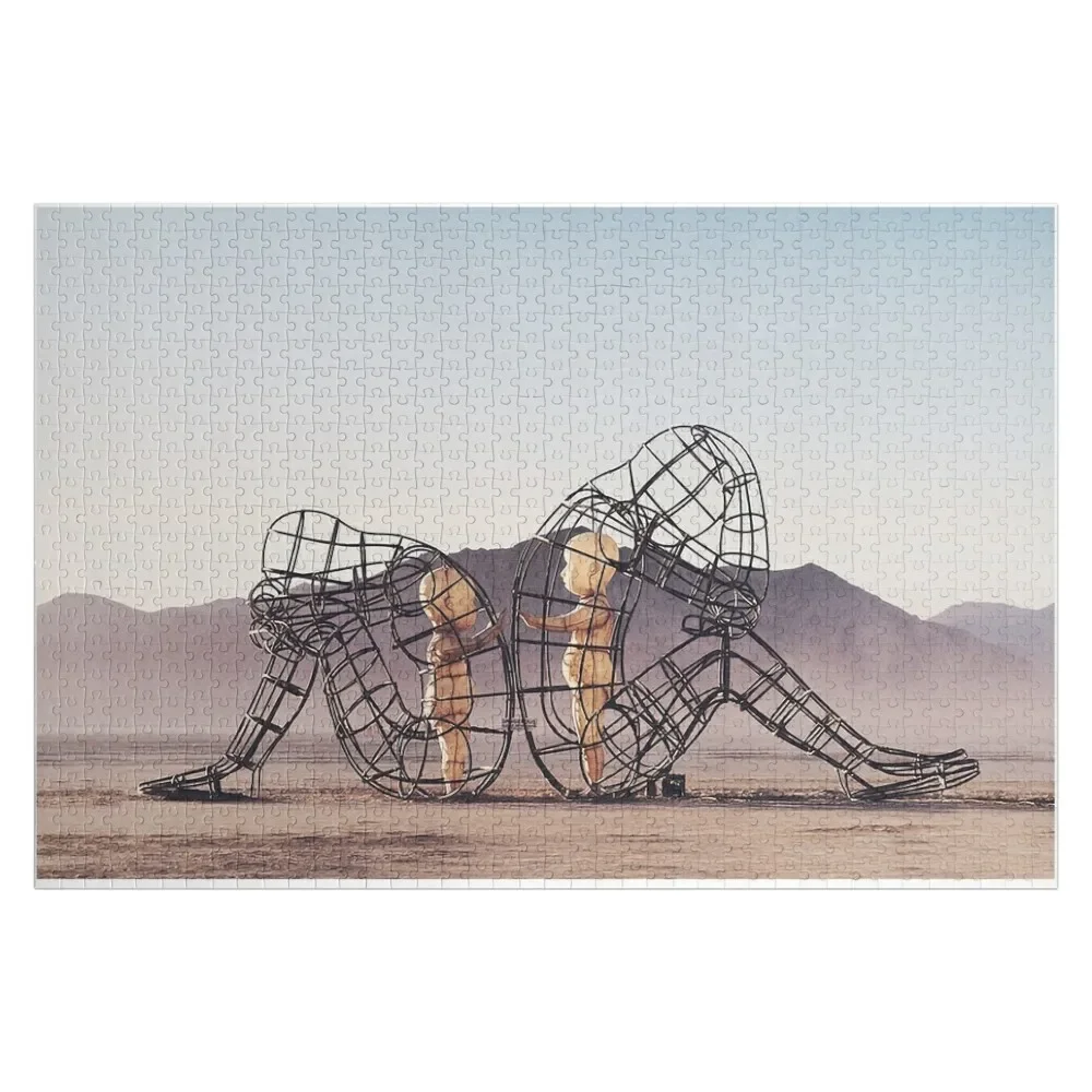 7. Arquitectura de dos personas, dando la espalda una a otra en Burning Man. Rompecabezas de madera personalizado con nombre