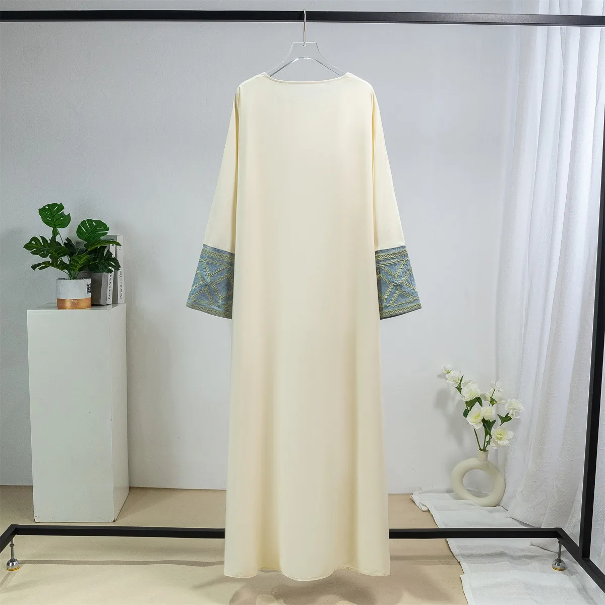 Embroidery Prayer Dress Muslim Kaftans Long Sleeve Loose Maxi Length Ramadan Dresses Islamic Clothing Women Abaya Muslim Jilbabs