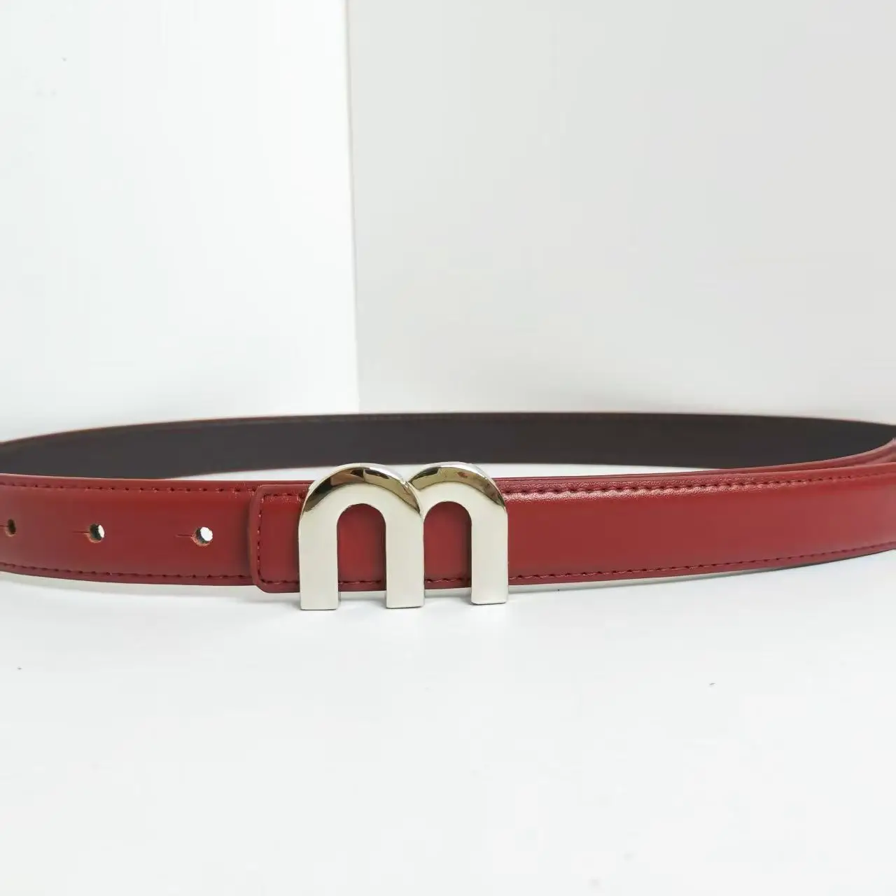 Damengürtel M. Hochwertige Silberschnalle, ideal passend zu Kleidern und Jeans, Damengürtel – Detail 5