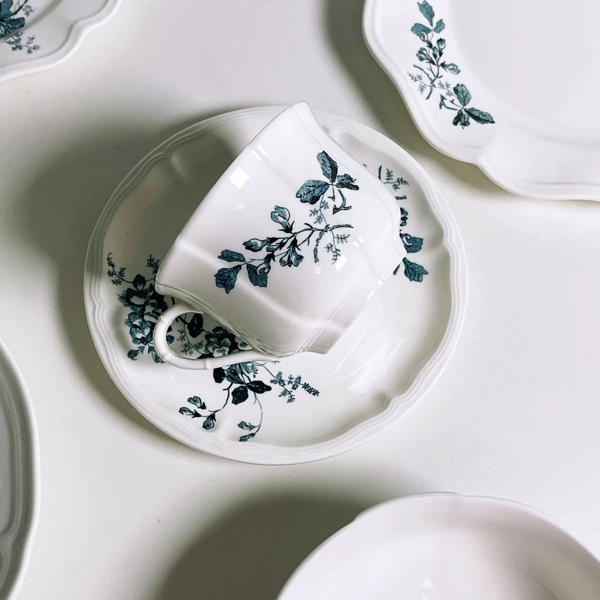 French vintagevintage floral ceramc tableware, ceramc cups, saucers, ceraic bowls, cermic dessert plates, pasta plates