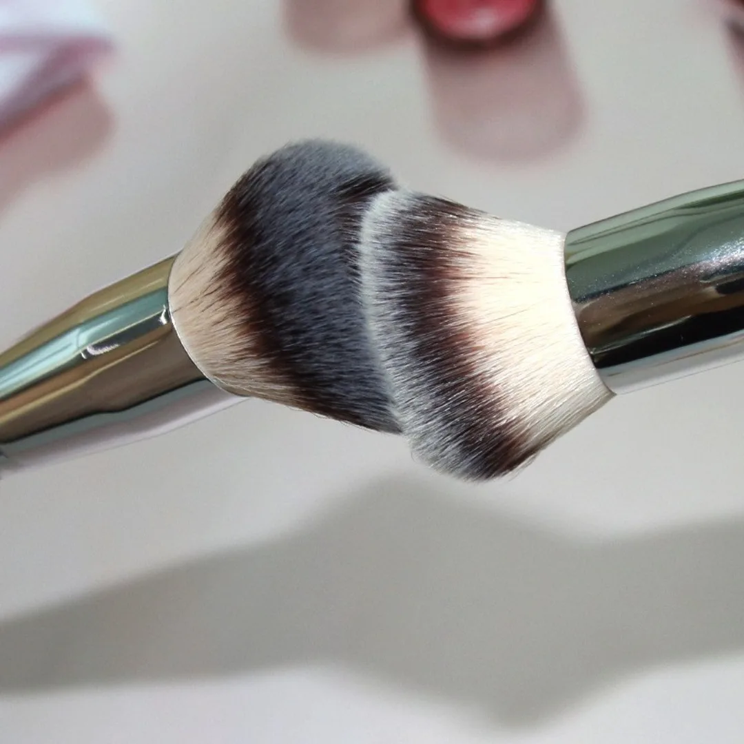 1PC Pennelli per trucco professionale a doppia testa 2 in 1 Pennello per fondotinta Correttore Evidenziatore Pennello per fard in polvere Strumento per trucco di bellezza