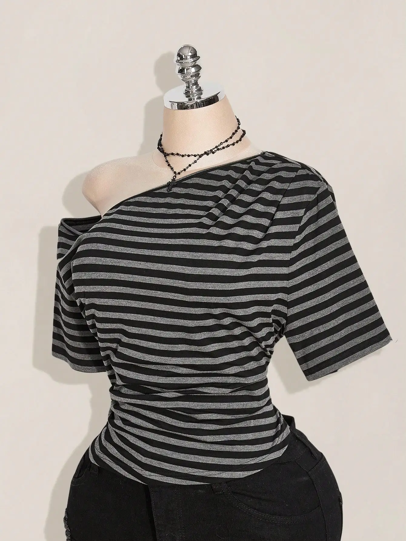 

Черный и серый полосатый укороченный топ с открытыми плечами и короткими рукавами для женщин в повседневном стиле Y2K