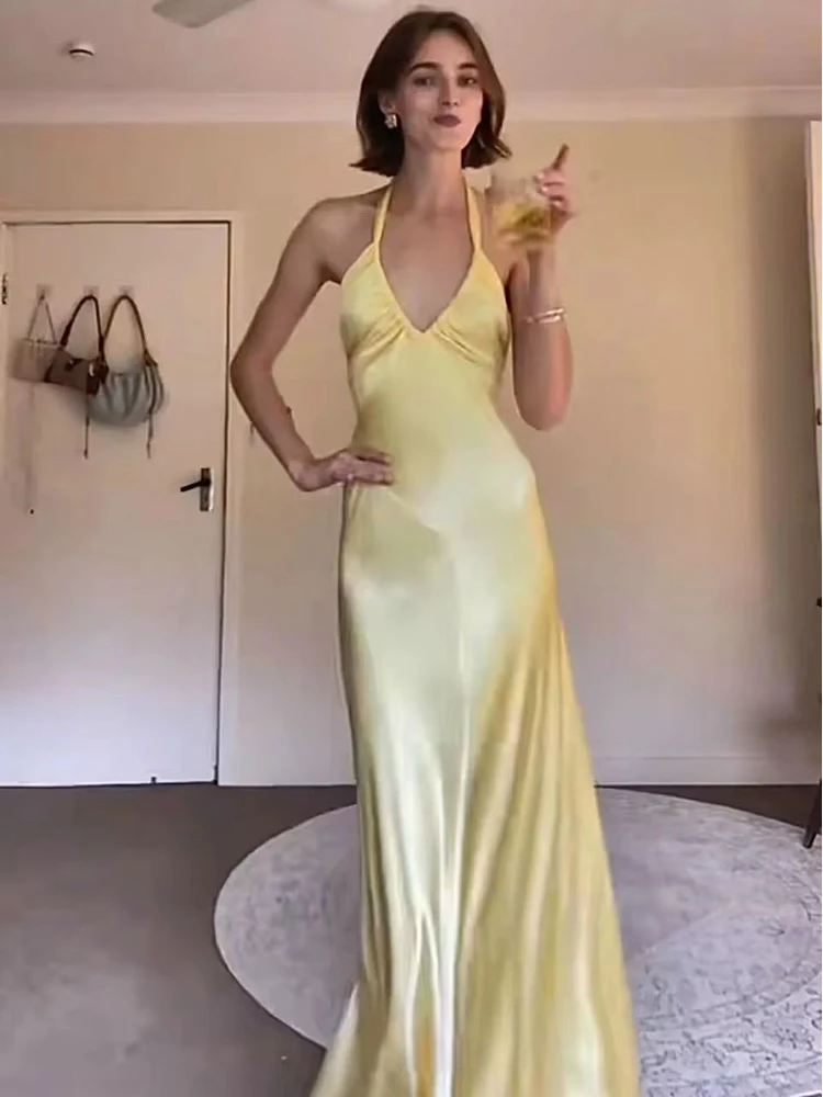 2025 Sexy Halter Neck Backless Slim Long Dress Women Yellow Sleeveless Folds Bodycon Dresses Elegant Evening Party Gowns