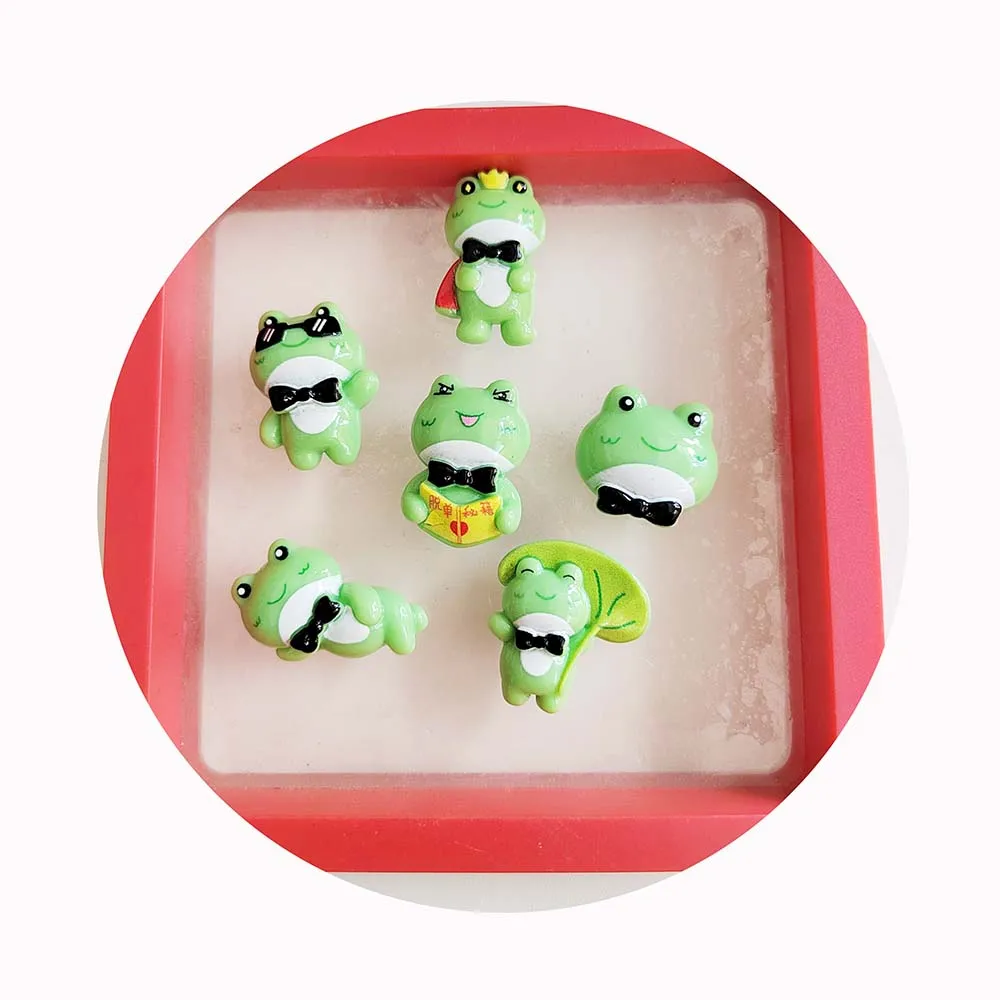 20-25MM Mini Creative Green Frog Cabochon Black Bowknot Frog Resin Ornaments DIY Fairy Garden Landscape Decoration