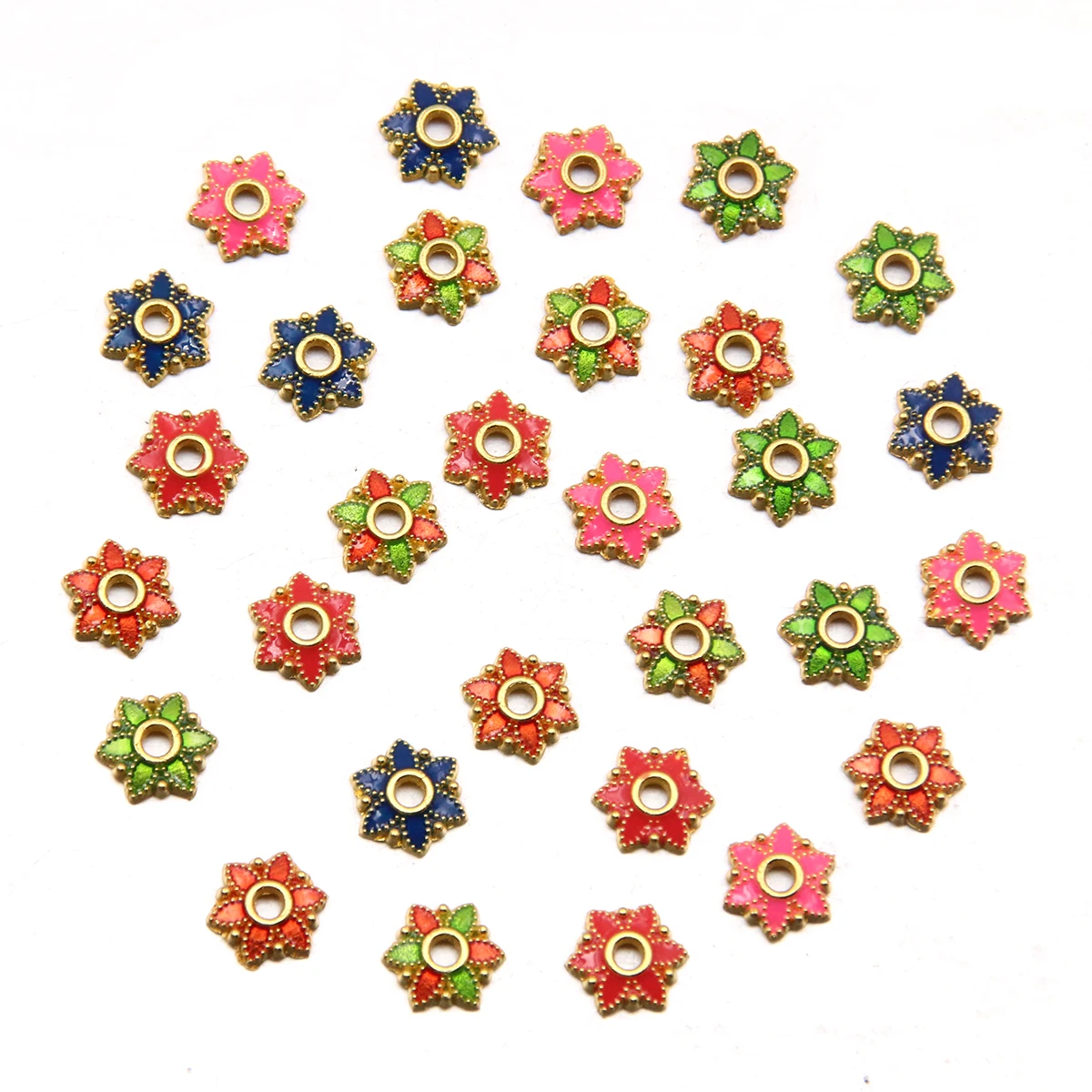 小さな金メッキの金属製フラワービーズ,さまざまな色のエナメルと金属合金のジュエリー,DIY,6色,8x7mm, 30個。