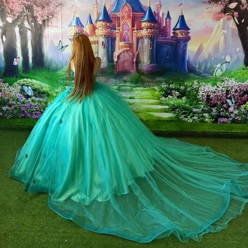Abiti Quinceanera verde smeraldo personalizzati con spalle scoperte Decalcomania a farfalla Pizzo Coda lunga Vestido De 15 Quinceanera