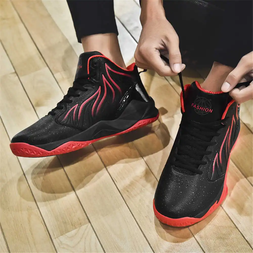 

Демисезонные нескользящие фиолетовые ботинки. Женские ботинки на низком каблуке. Обувь. Кроссовки на платформе. 34, размер. Спортивная гостиничная эстетика.