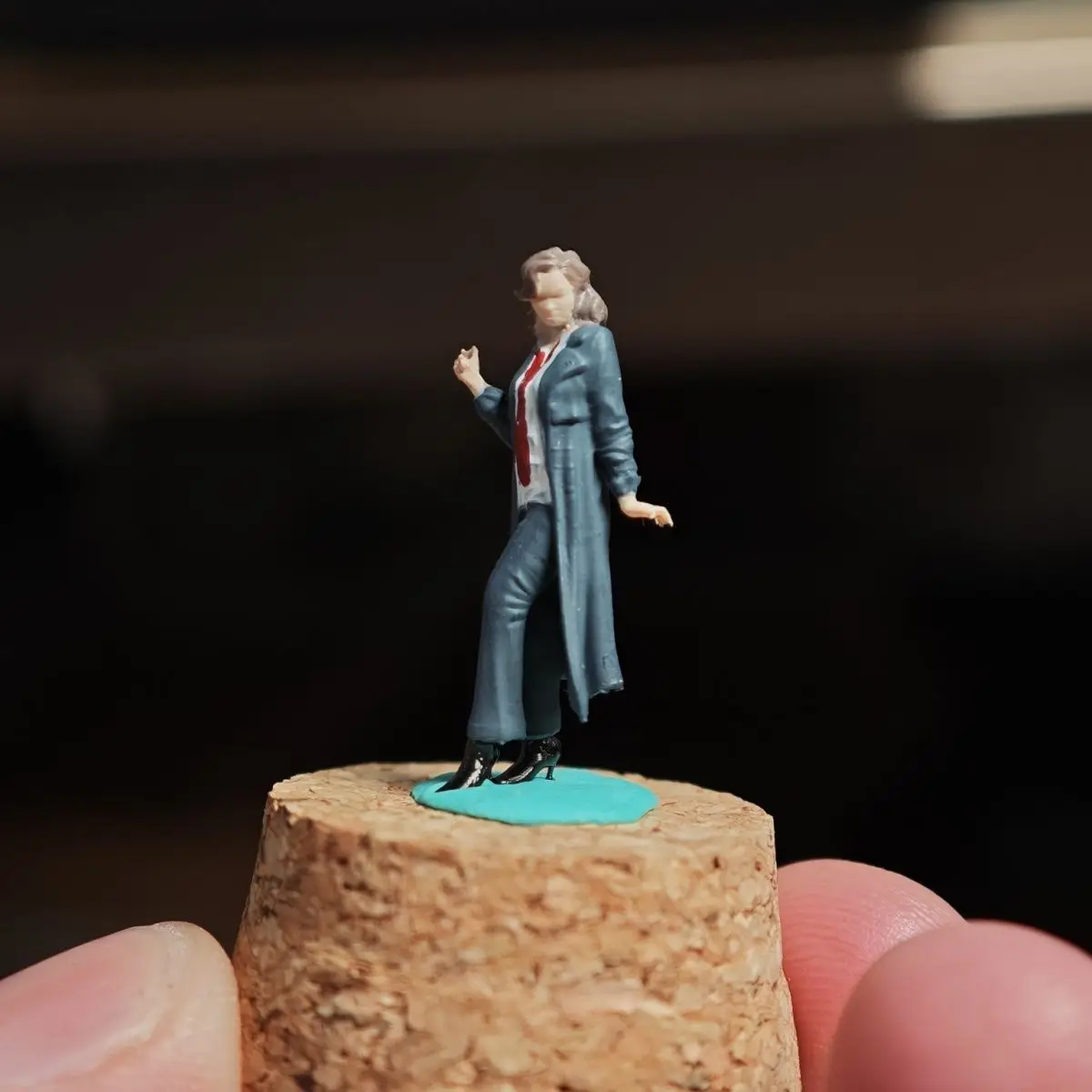 1/64 DIY handgeschilderde hars spionagevrouw beeldje modelauto scène Diorama