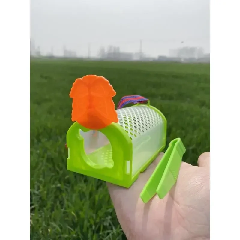 A A Baby Outdoor Adventure Catch Butterfly Small Insect Cage Breathable Feeding Cage Put Beetle Clip Pet Box Toy
