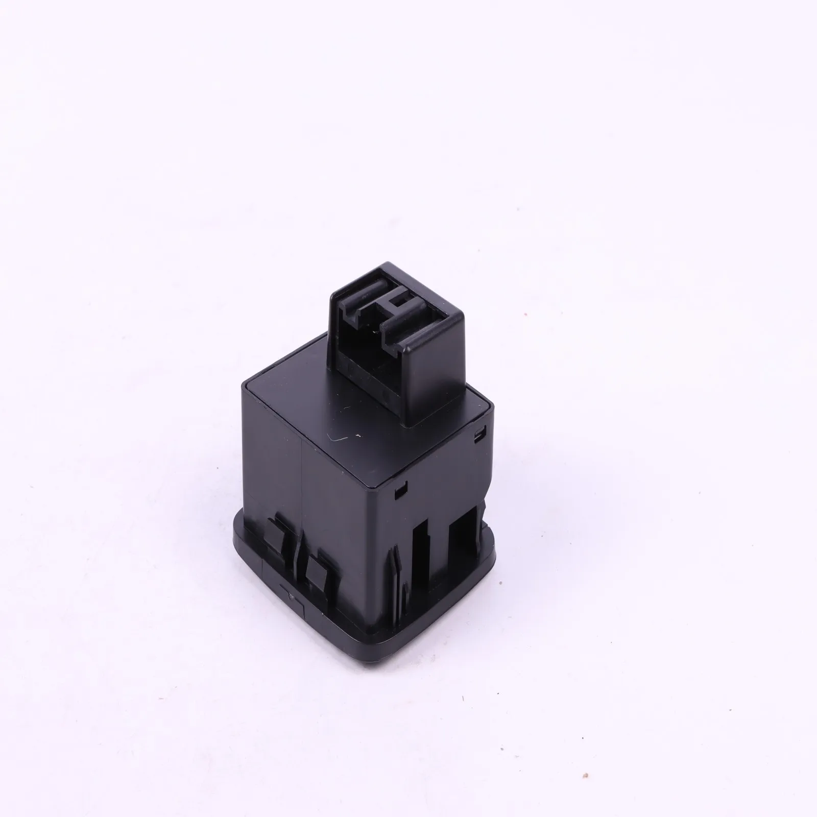 

Переключатель стеклоподъемника центральной консоли NC11-66-350B-02 ДЛЯ Mazda Miata 1999-2000