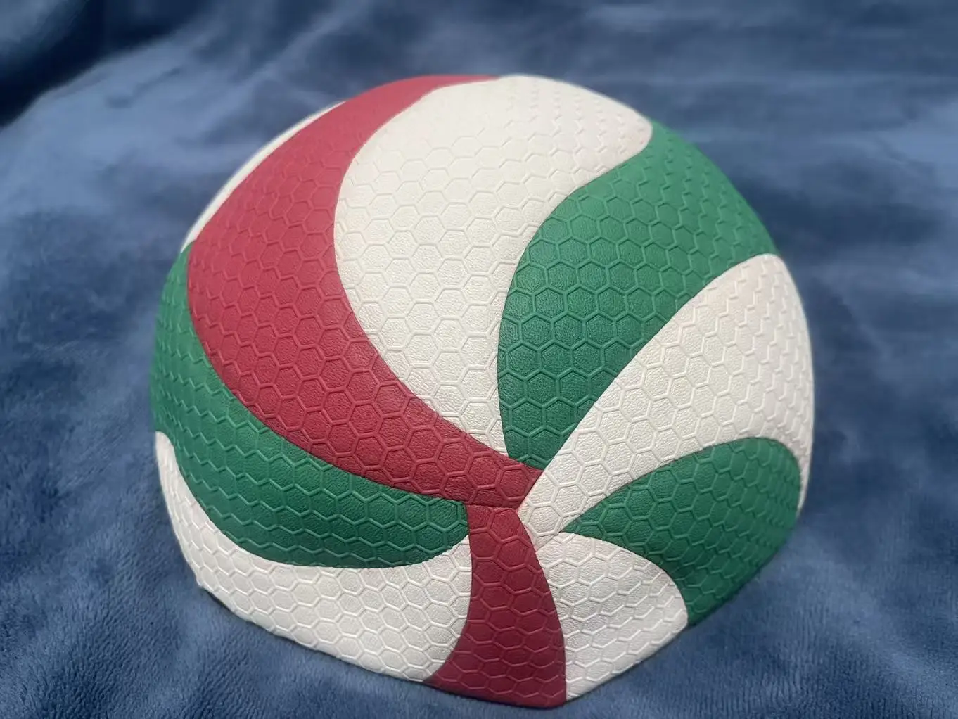 Thumbnail 3 - #31 Volleyballs Comparison Guide