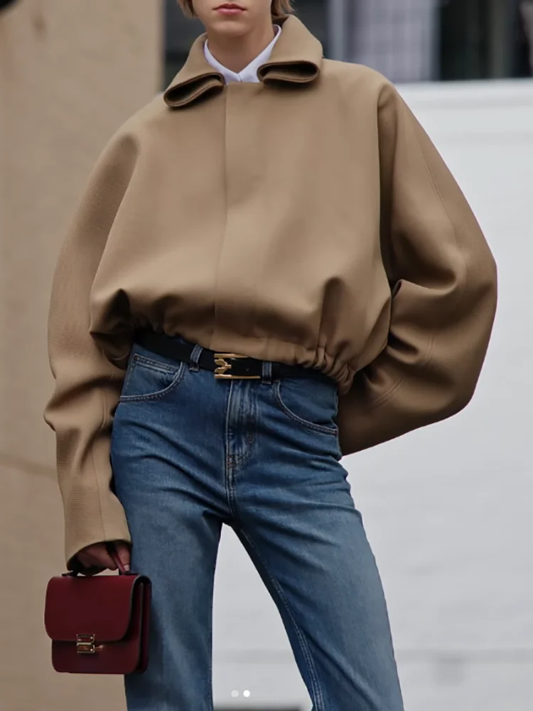 

Шерстяная куртка: стильная и уникальная женская куртка с воротником с лацканами и длинными рукавами — новинка зимы 2025 года