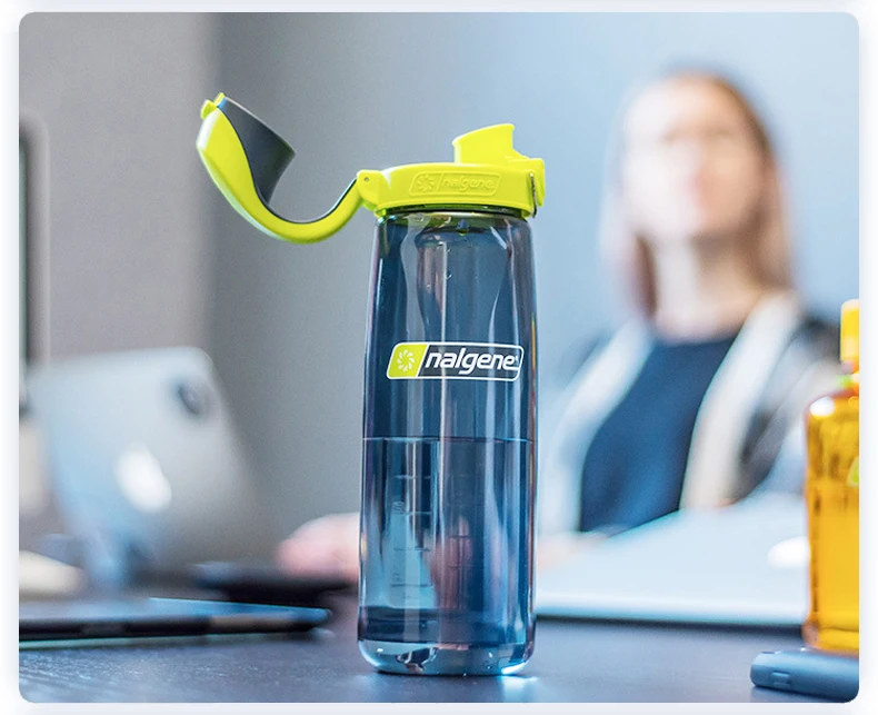Nalgene 700ml Trinkflasche mit Klappverschluss, robuste Tritan-Sportflasche, auslaufsicher, geeignet für Camping, Wandern, Fitness, Reisen – Detail 16