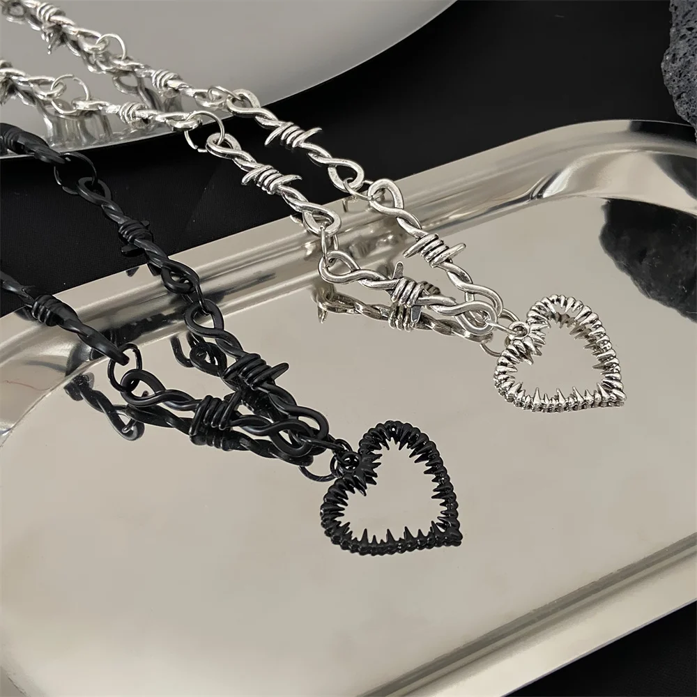 Punk Heart Pendant Necklace for Couple Vintage Hip Hop Metal Adjustable Thorns Heart Charms Chain Women Men Jewelry Accessories