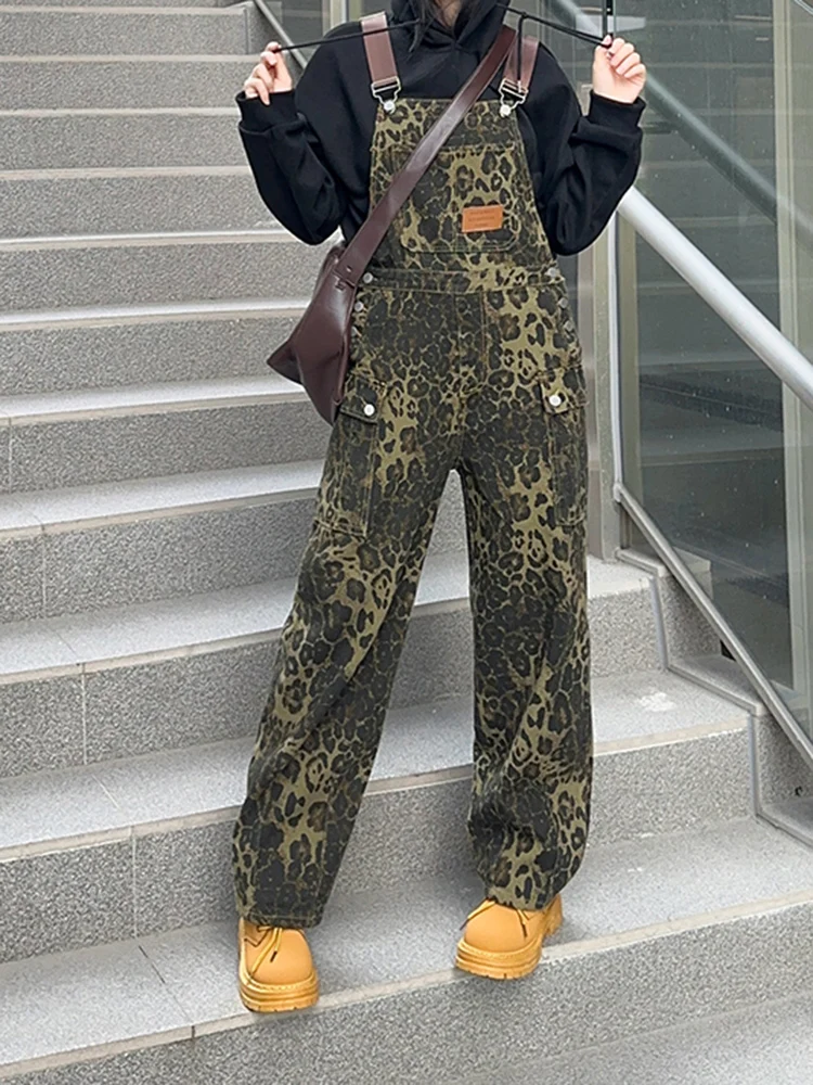 

Woman Large Size American Retro Street Vibe Leopard Print Shoulder Strap Jeans Neutral Spring Lovers Loose Large Pocket Jumpsuit