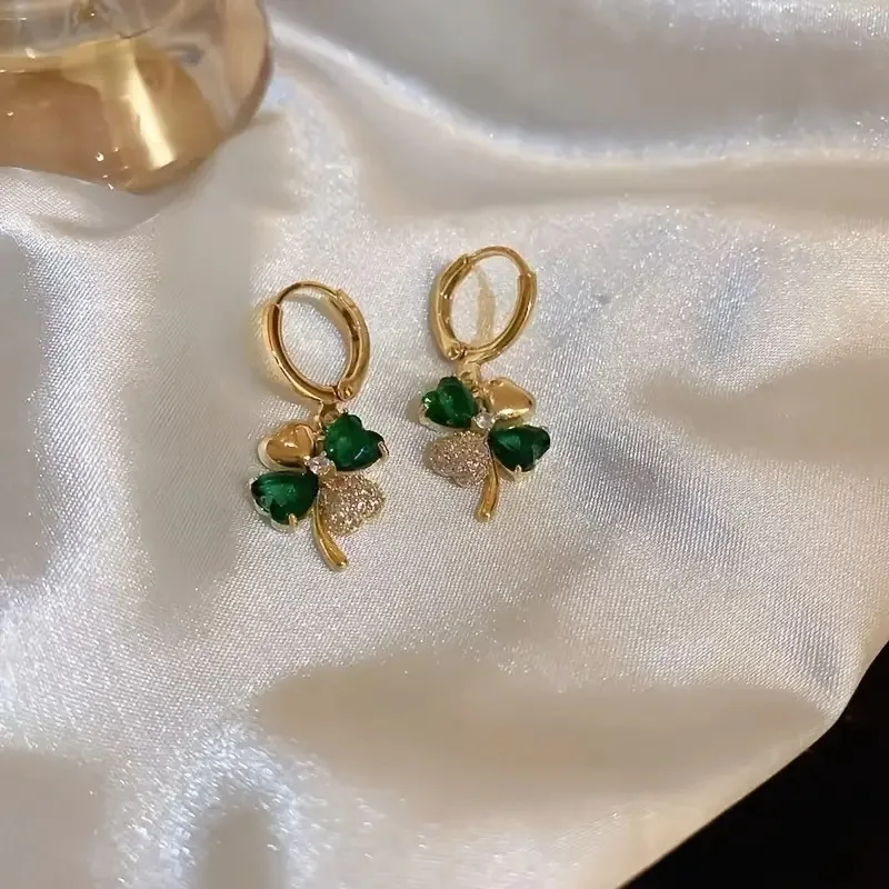 2024 New Fashionable and Unique Clover Summer Light Luxury High End Earrings and Ear Buckles