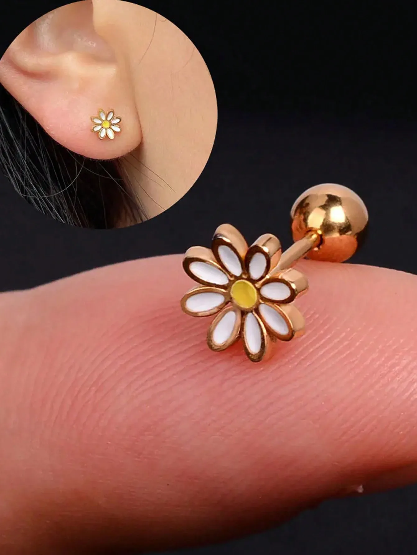 

1 пара женских сережек-гвоздиков с цветком ромашки, позолоченные, гипоаллергенные, минималистичные, маленькие украшения для ушей, подарок