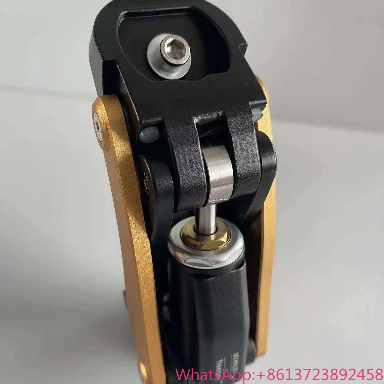 

Steel-Aluminium Foldable Four-Link Pneumatic Knee Prosthetic Orthotic Fixer