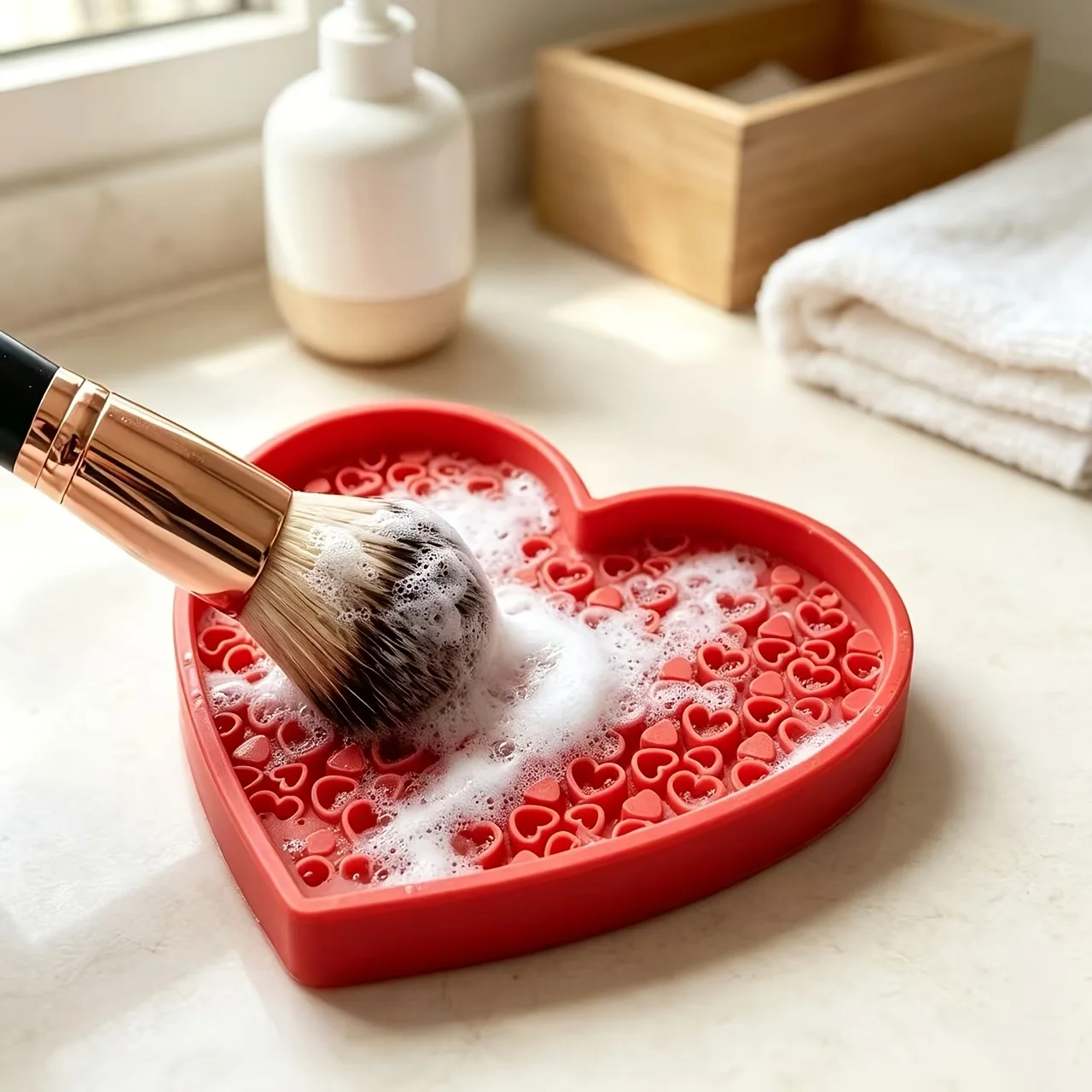 Cute heart-shaped makeup brush cleaning pad, portable & easy to store. Textured base, great for travel, studio & gifts.