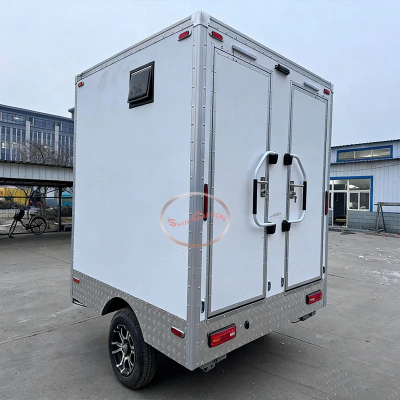 تصميم مقطورة المرحاض المتنقلة في الهواء الطلق مع صندوق أبيض بإطار معدني وأبواب مزدوجة ومصابيح خلفية وصلة مقطورة لسهولة السحب #3