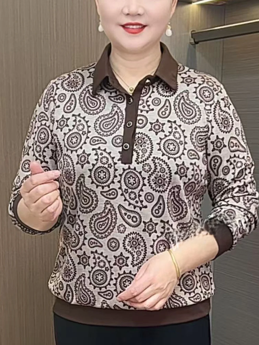 

Повседневная длинная футболка Sve большого размера с цветочным принтом и открытым воротником, базовый слой, топ для среднего возраста и лежа на осень