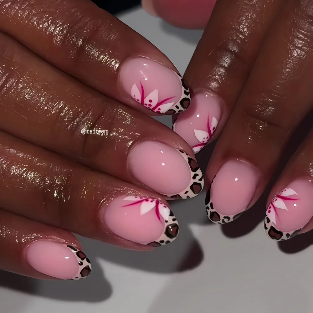 

24pcs Simple Short Almond Fake Nails Sets Spicy Girls Leopard Print Design French Round False Nail Tips Nude Pink Press on Nails