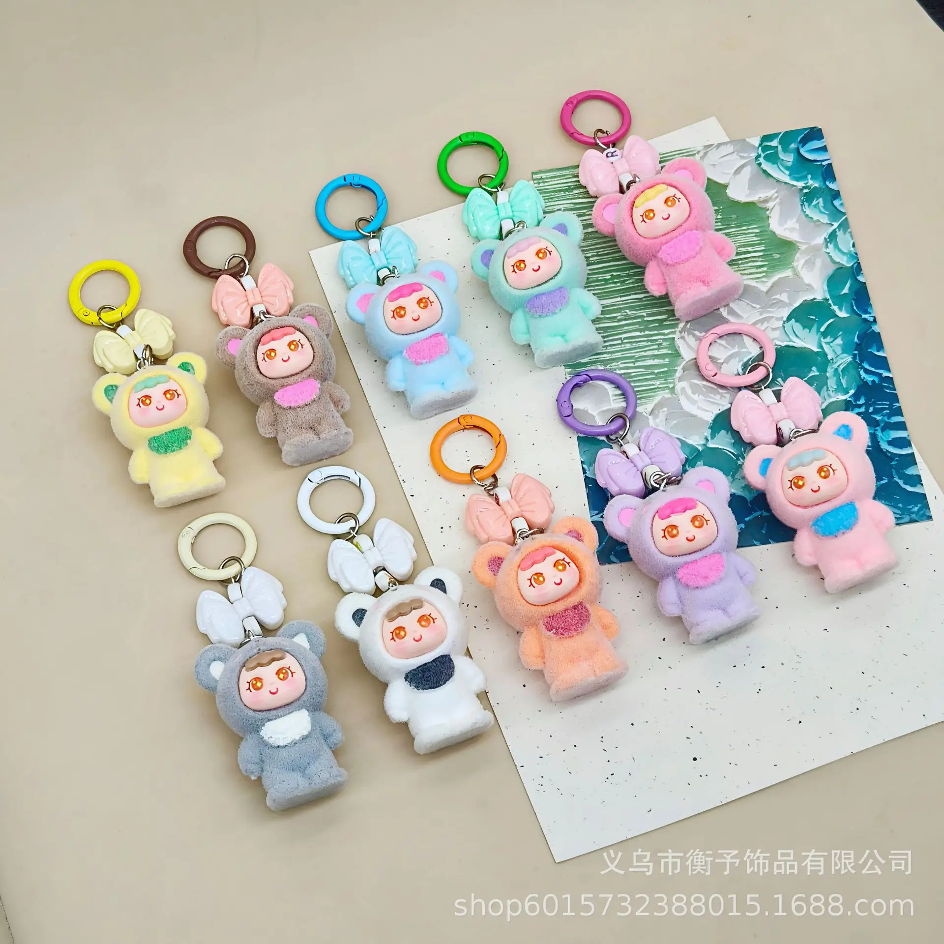 

Cartoon three-dimensional little bear keychain, resin cute doll pendant, schoolbag hanger, keychain