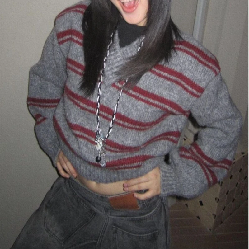 الرجعية محبوك المرأة الشتاء التباين مخطط سترة برقبة على شكل حرف V فضفاضة قصيرة الأكمام الطويلة