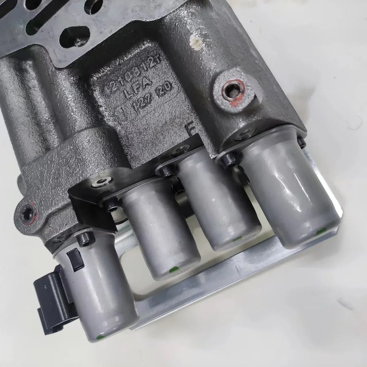 لناقل دانا كتلة صمام التحكم الميكانيكي 4211199 317 340 6600