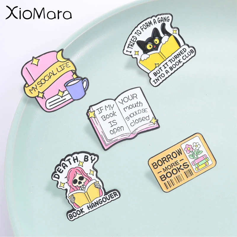 Creative Book Reading Club Enamel Pin, Cartoon Cat Skull Book Text Badge, Fashion Accessory, Best Gift for Friends