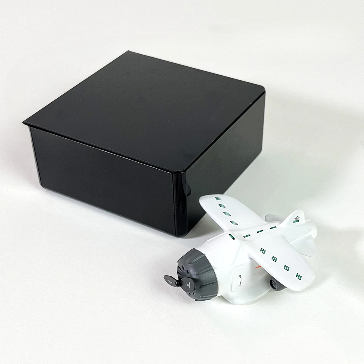 Creative black technology magnetic suspension cute little plane blade movable