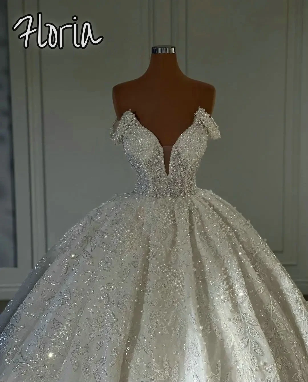 Abiti da sposa scintillanti con spalle scoperte Dubai Abiti da sposa Perle di lusso con perline Abiti da sposa da sposa realizzati a mano su misura