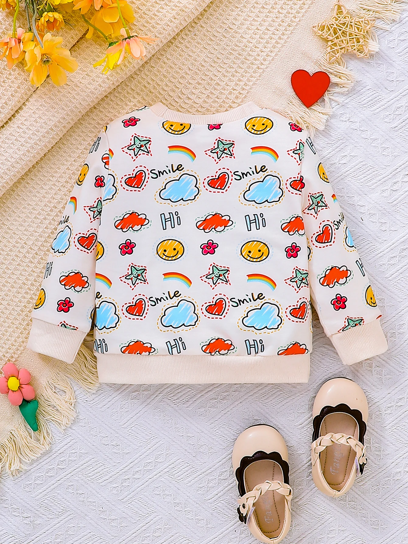 Super Cute! A Must-have Cartoon Printed Sweatshirt for Baby Girls in Autumn and Winter. It's full of lovely elements like smilin