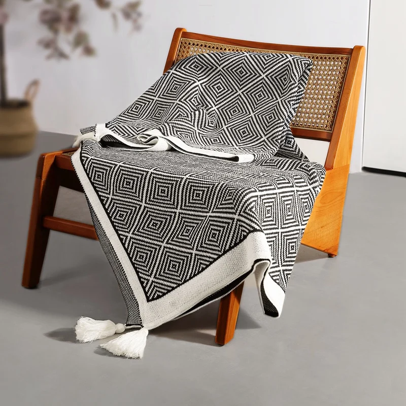 

Geometric knitted blanket, light luxury soft sofa towel, single lunch break, air conditioner blanket, retro shawl