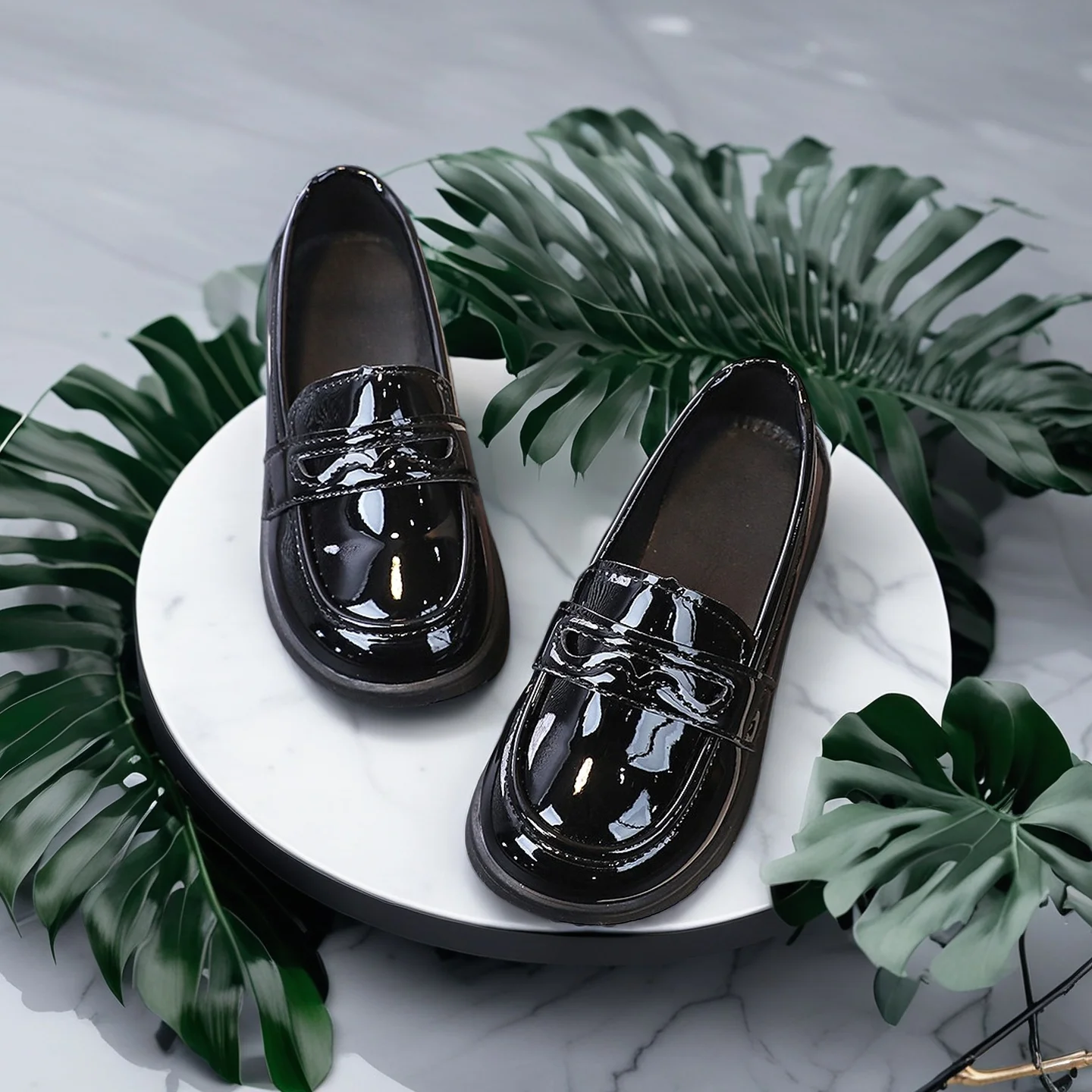 Comfy Kids Toddler and Children's Models, Black Patent Leather Loafers, Breathable Slip-On Shoes, Comfortable Soft-Soled Dress Shoes, Suitable for School Uniforms, Parties, and Everyday Wear, Spring and Autumn Models