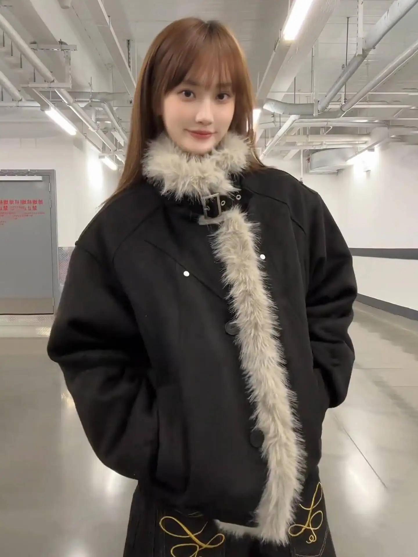 

Men's Thickened Warm Cotton Jacket Short Style Fur Collar Integrated Leather And Fur Winter Outerwear Cleanfit Casual Fashion