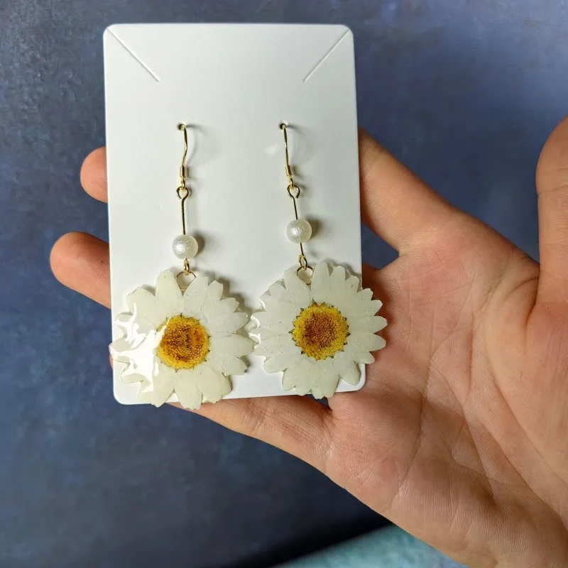 

Small Daisy Flower Series Natural Plant Earrings Handmaking Epoxy Resin Pressed Flower Earrings Unique Daisy Jewelry Wholesale
